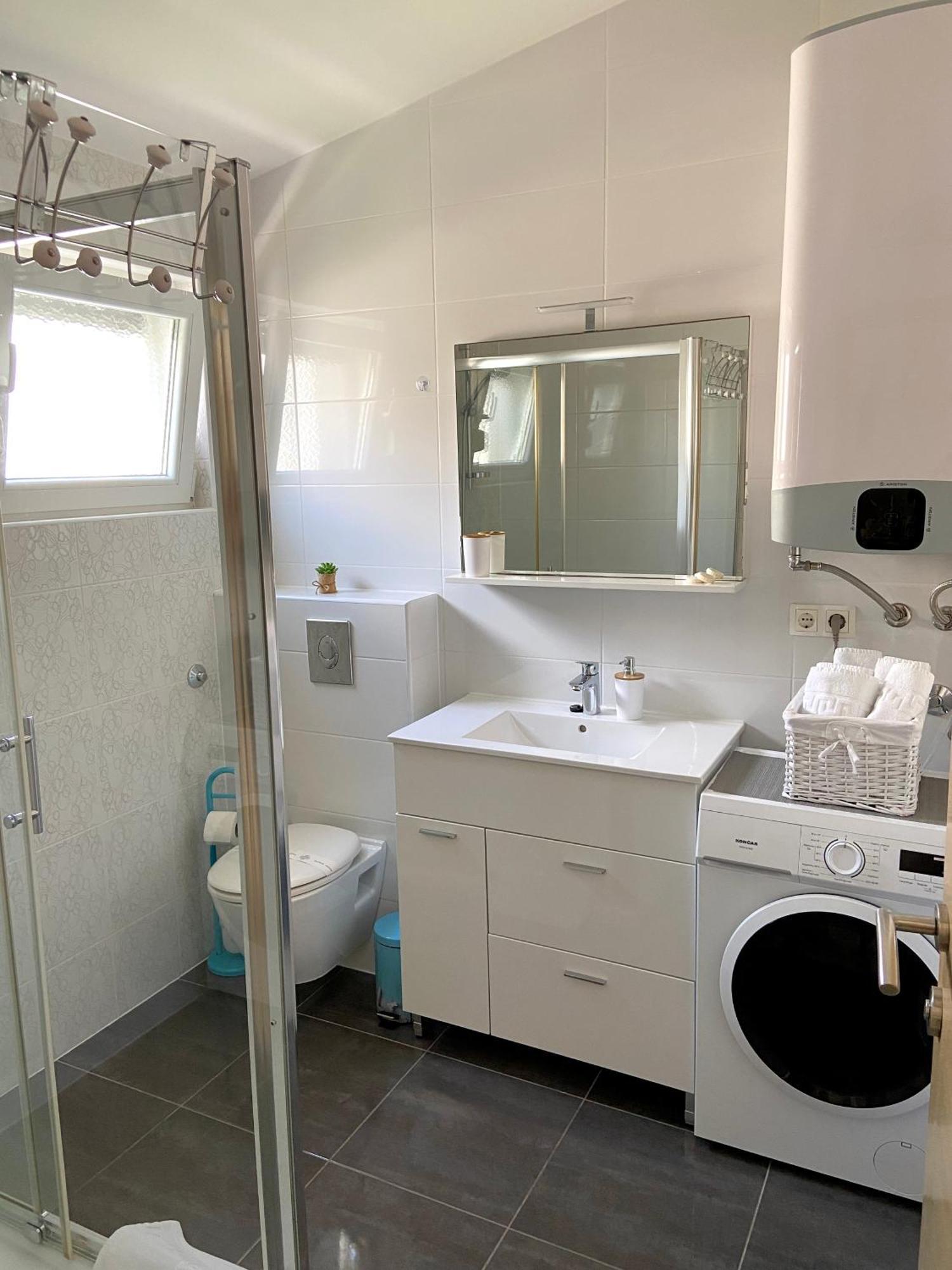 Apartmani Villa Adriatic Vir Dış mekan fotoğraf