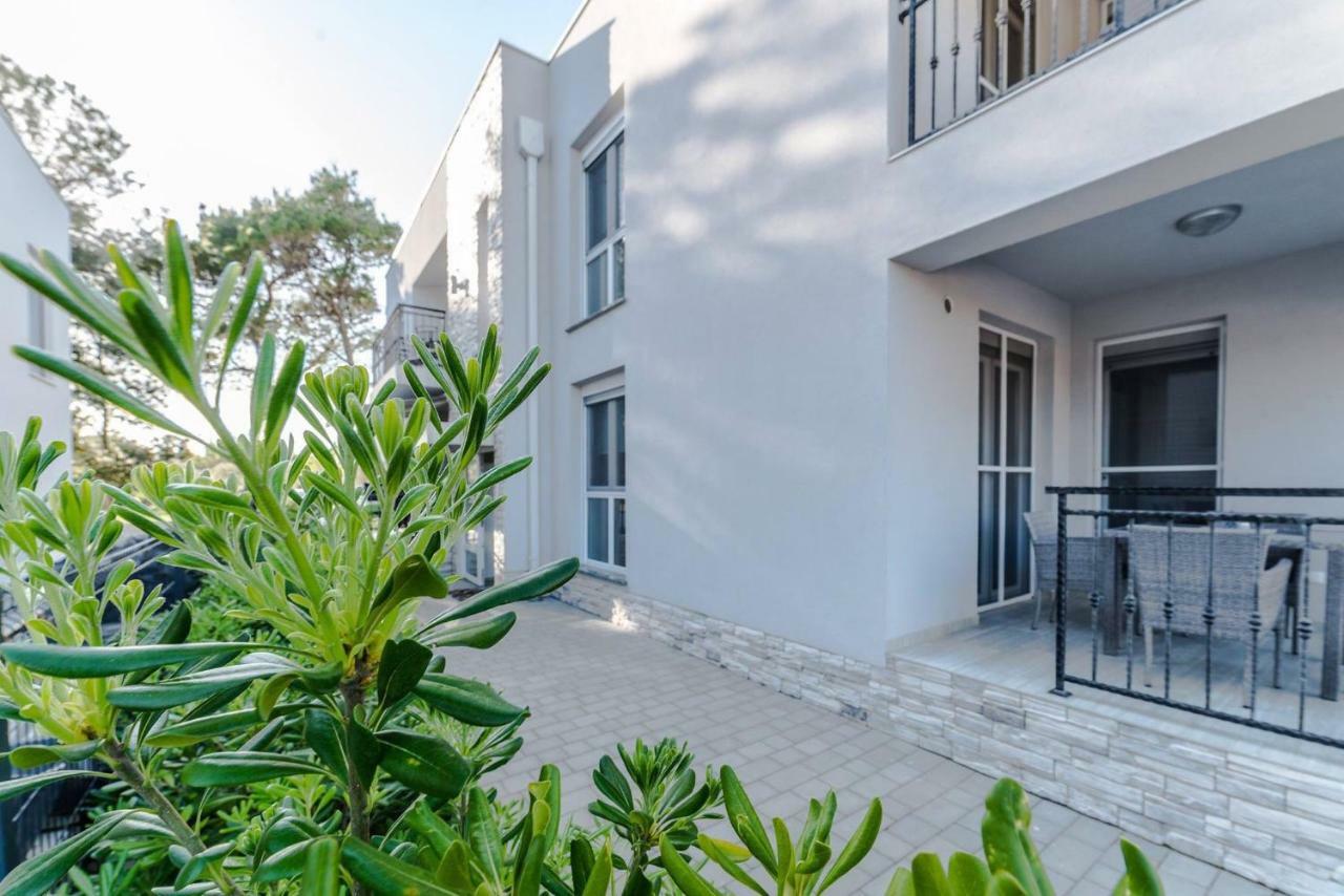 Apartmani Villa Adriatic Vir Dış mekan fotoğraf